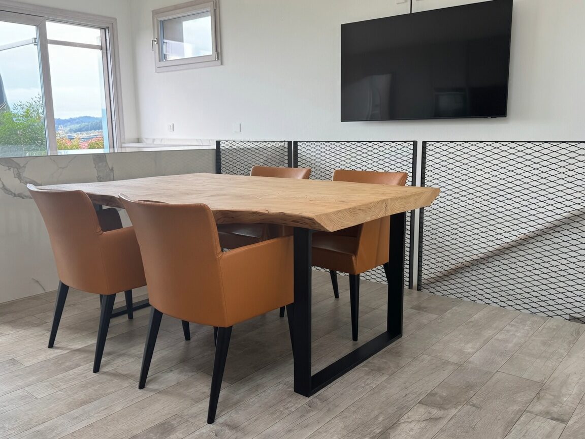 Custom live-edge wooden dining table with leather chairs